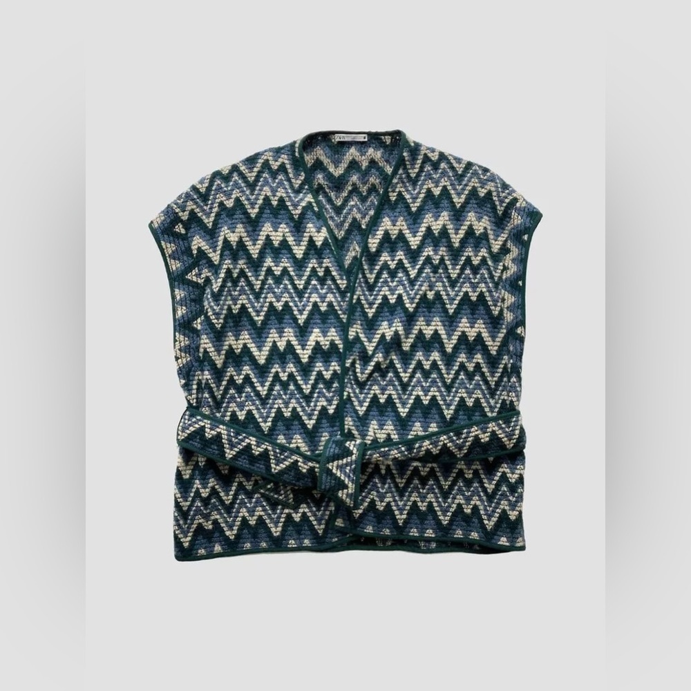 Zara Sleeveless Vest (Size M-L)